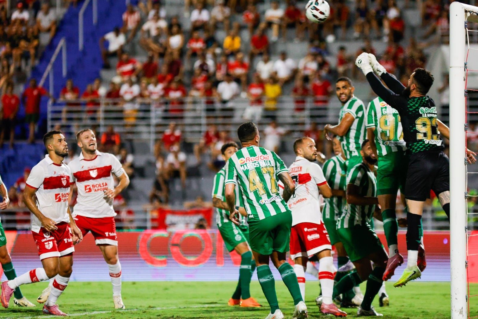 CRB iguala pior marca da década e sofre 17 gols em 11 rodadas da Série B