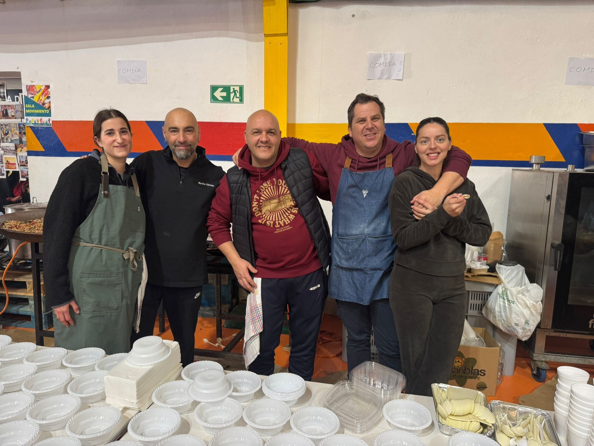 [Cozinheiros de Cádiz e Málaga preparam refeições para mais de 600 desalojados em Ronda]. Reprodução: Elpais