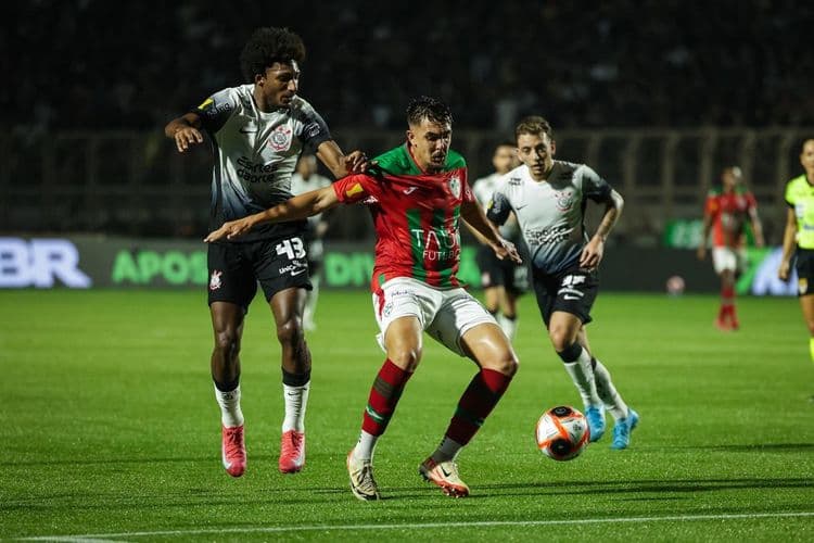 Portuguesa e Corinthians empatam emocionante no Pacaembu