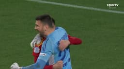 Memphis Depay Completa 100 Jogos e Almeja Recorde