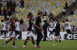 Flamengo enfrenta adversário crucial na Libertadores, em jogo que pode definir seu futuro na competição.; Reprodução: Globo