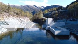 Barragem Rizevatnet na Noruega sofreu ataque hacker que abriu válvula, resultando em 500 litros de água vazando por segundo. Reprodução: TechSpot