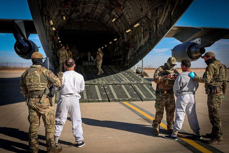 Trump envia imigrantes sem antecedentes a Guantánamo