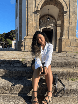 Samille Ornelas, cotista aprovada em Medicina, perde vaga na UFF após ser considerada inapta pela heteroidentificação. Legenda da imagem. Reprodução: Globo