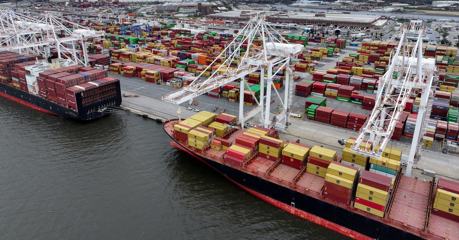 Fabricante de móveis chinês considera fechar fábrica no Vietnã devido a novas tarifas dos EUA. Reprodução: Reuters