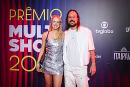 [Gabriel, o Pensador e Gabriela Vicente juntos, celebrando união no Multishow 2025]. Reprodução: Gshow