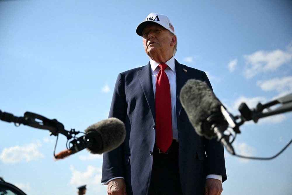 Donald Trump ameaça impor tarifa de 10% a países que se alinharem ao Brics. Reprodução: Globo