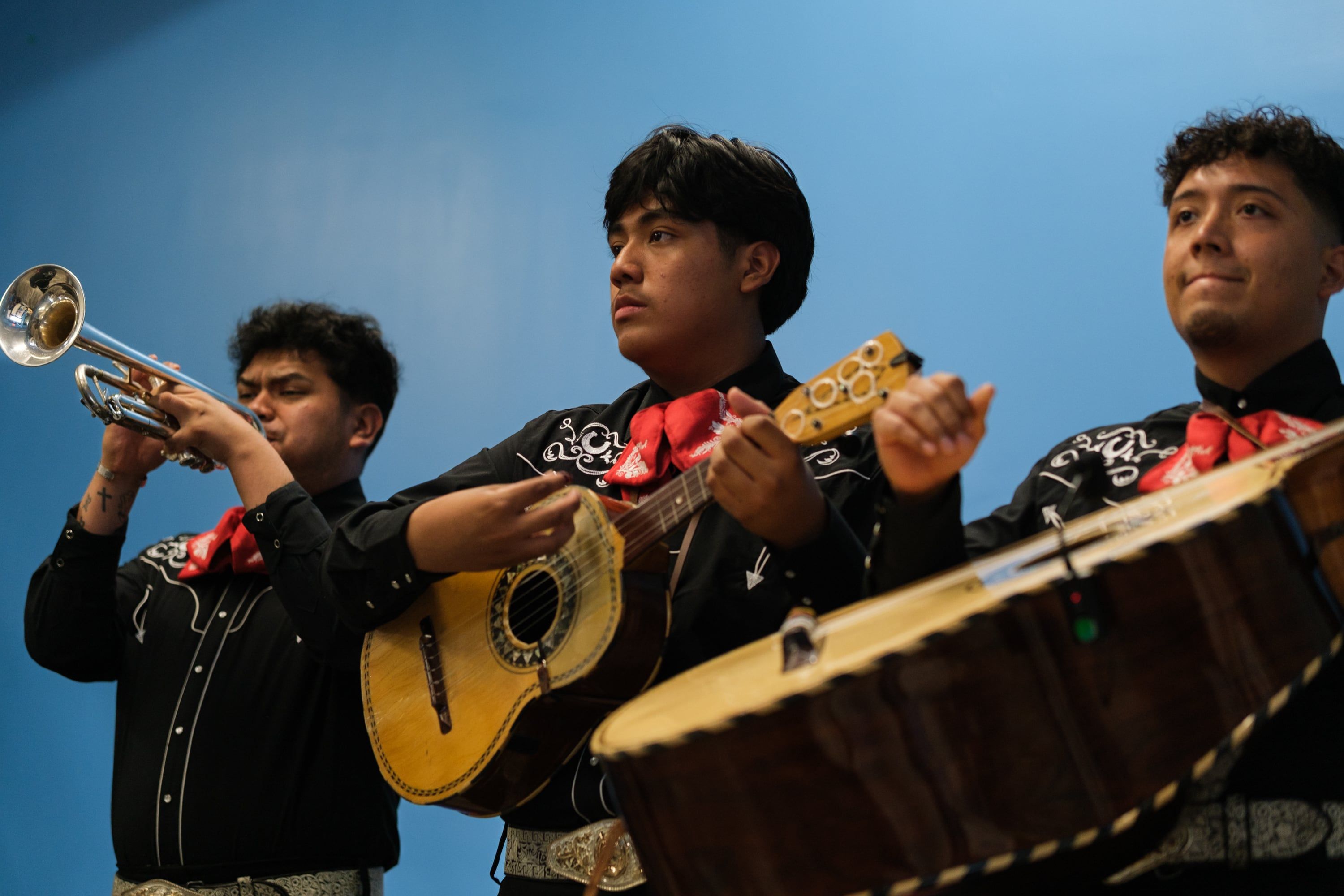 Escola de mariachi em Nova York persiste em tempos antimigrantes de Trump. Reprodução: Elpais