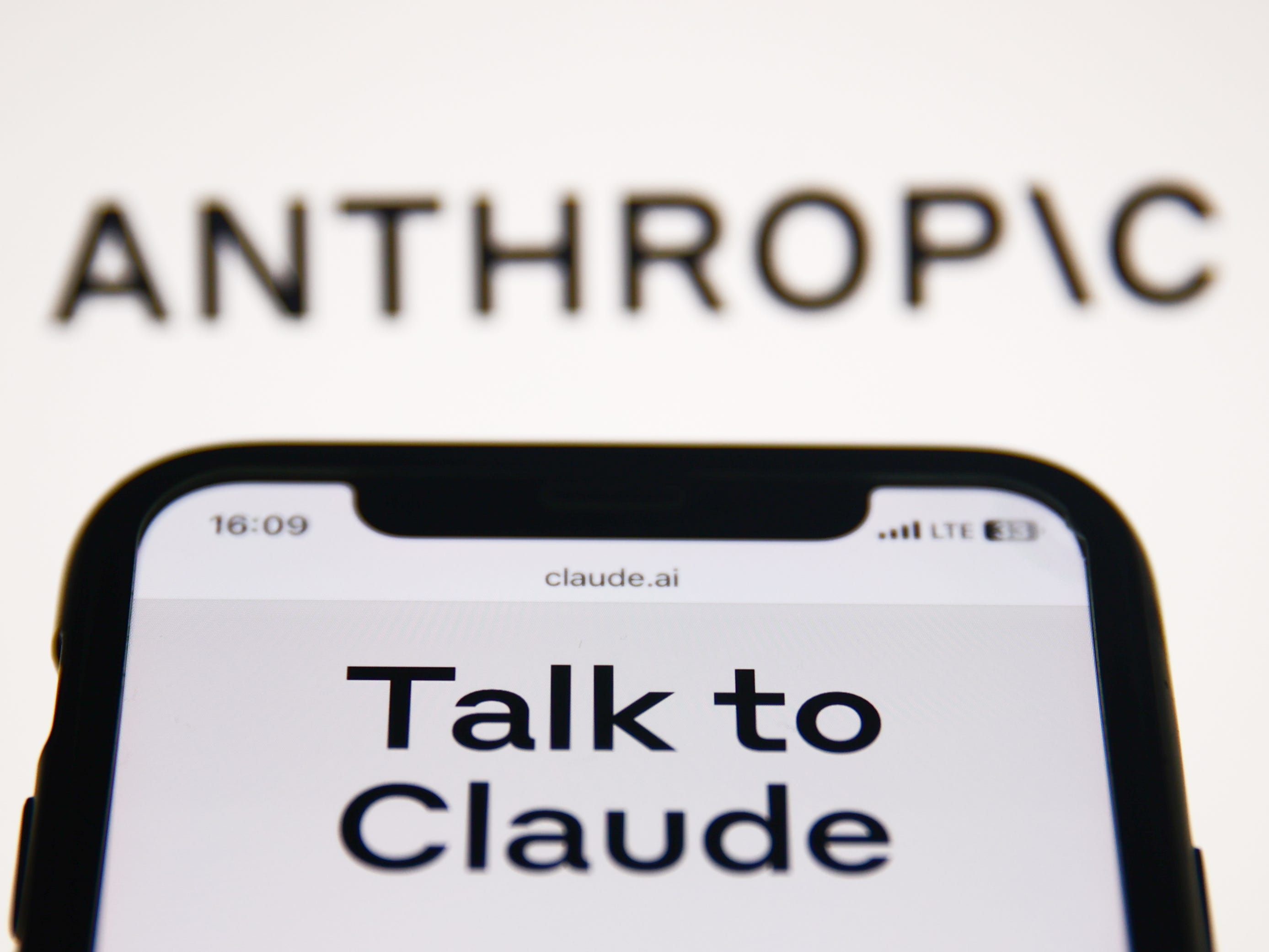 Anthropic promove facilidade para migrar para Claude. Reprodução: Businessinsider