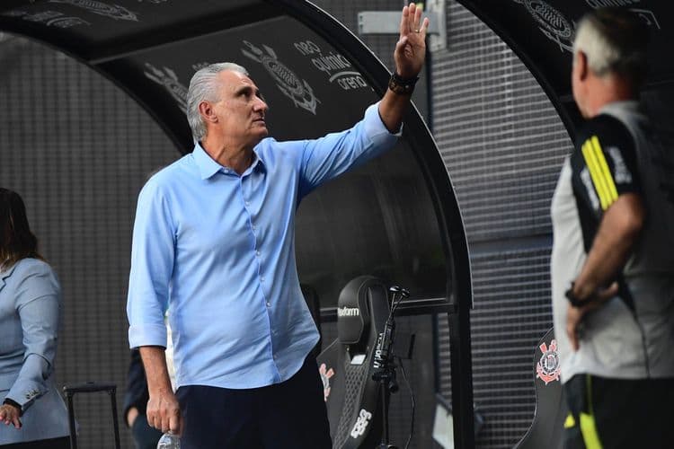 Treinador interrompe negociações com o futebol saudita em meio a interesse do Corinthians. Reprodução: Globo