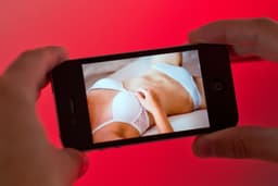 Usuários do iPhone usam o FaceTime para videochamadas. Reprodução: Gizmodo