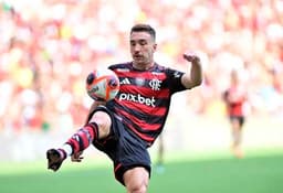 Zico elogia Léo Ortiz como jogador de alto nível