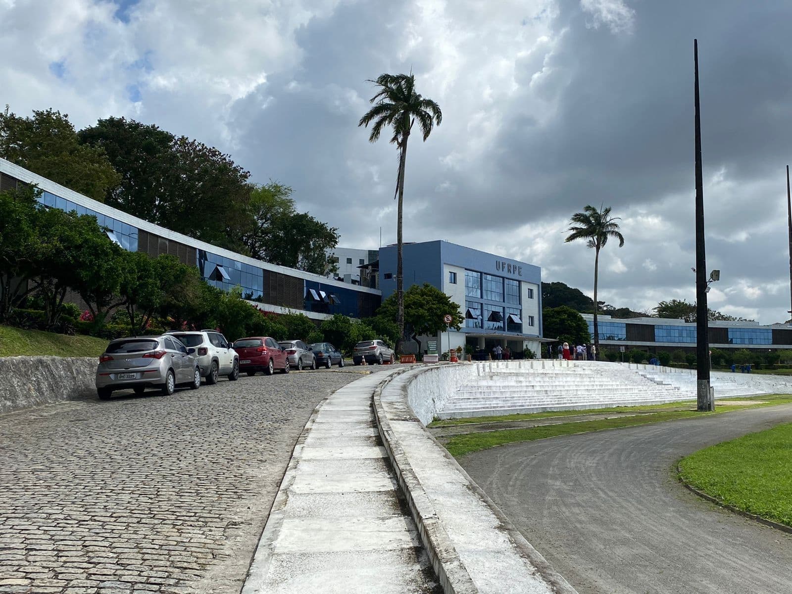 UFRPE abre concurso para docentes com 21 vagas e salários de até R$13.288,85. Legenda da imagem. Reprodução: Retorno do item 11