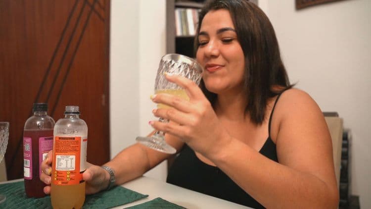 Estudiosos promovem oficinas sobre kombucha em Minas Gerais, destacando seus benefícios para a saúde. Reprodução: Globo
