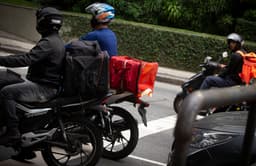 Falsos entregadores cometem crimes, evidenciando os riscos da economia da conveniência.. Reprodução: Oglobo