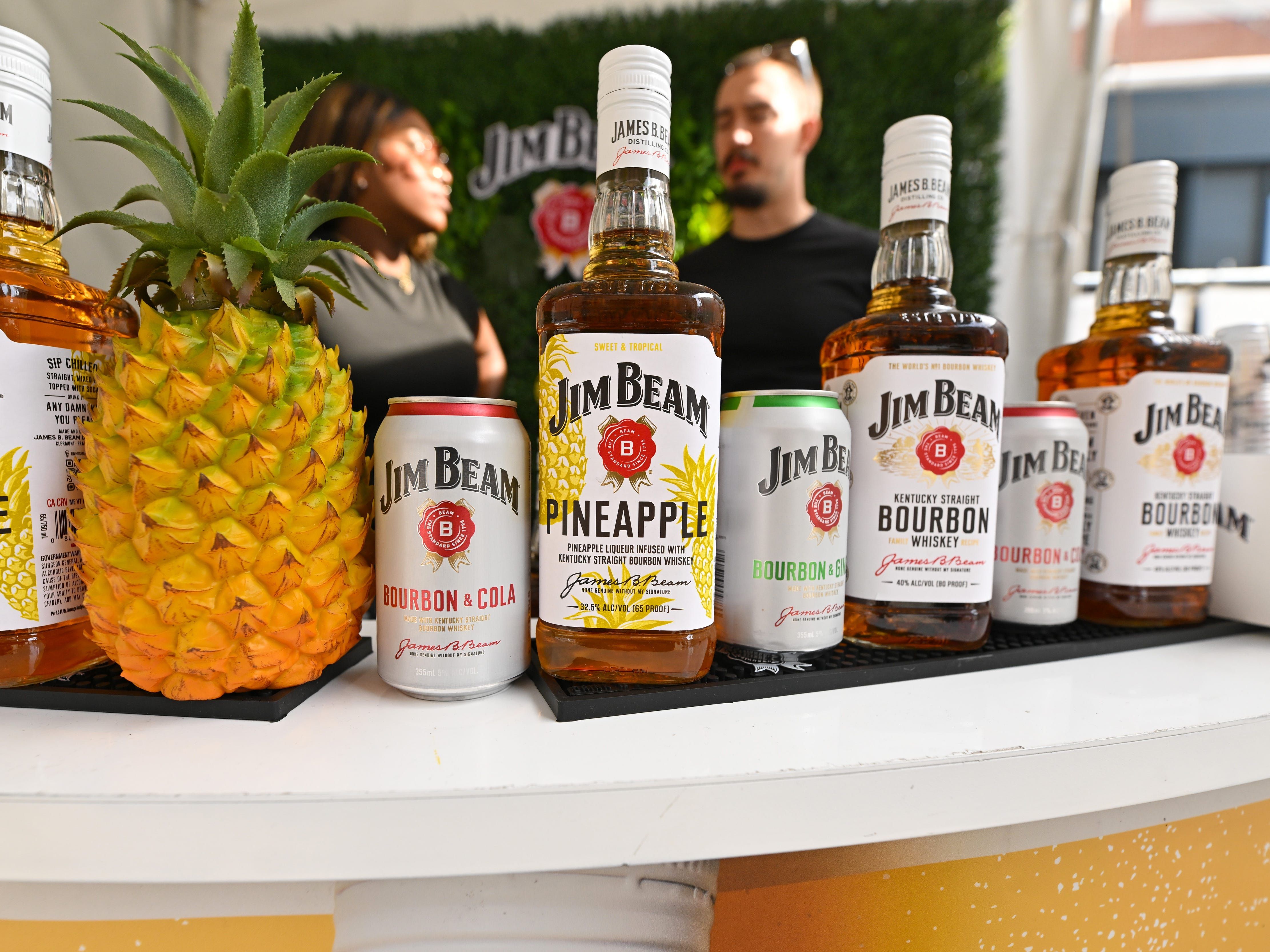 Jim Beam fecha temporariamente destilaria no Kentucky, em meio à crise da indústria de destilados.. Reprodução: Businessinsider