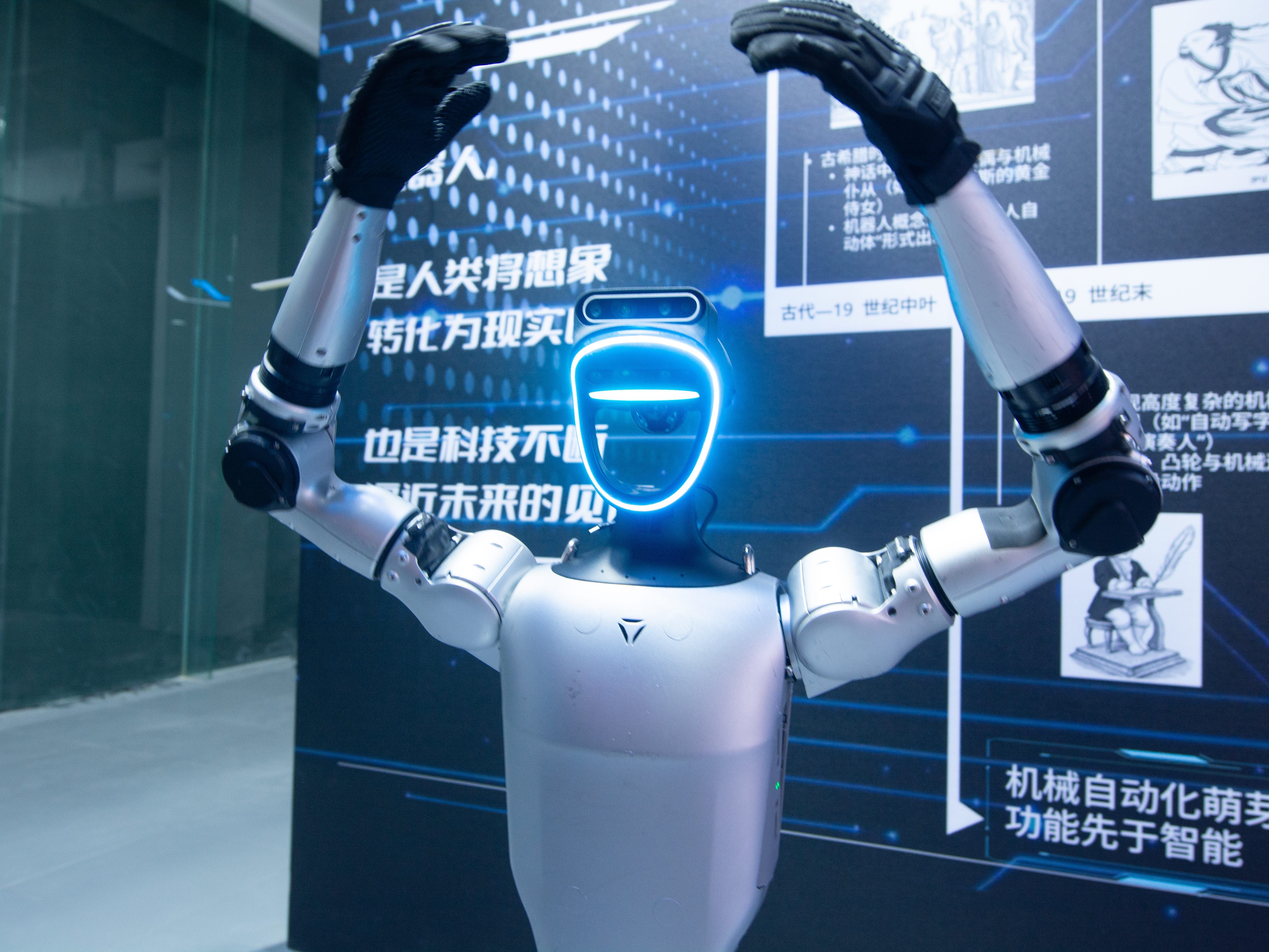 Robôs chineses exibem kung fu, com cambalhotas, destacando o rápido crescimento da indústria de robótica. Reprodução: Businessinsider