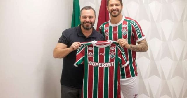 Everaldo Regularizado e Pronto para Estreia no Carioca