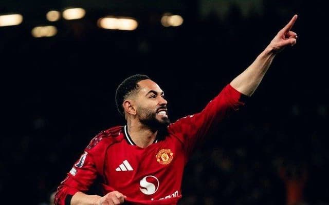 Brasileiros marcam em empate de 8 gols com Manchester United. Reprodução: Esporte