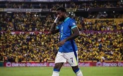Gerson em campo durante jogo contra o Equador, sob avaliação de Ancelotti. Reprodução: iG.