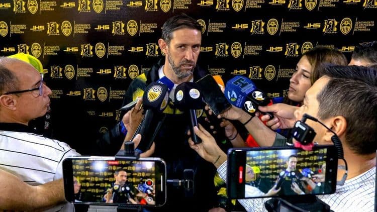 Jogadores do Deportivo Táchira e Flamengo se preparam para o confronto decisivo da Libertadores. Reprodução: ESPN