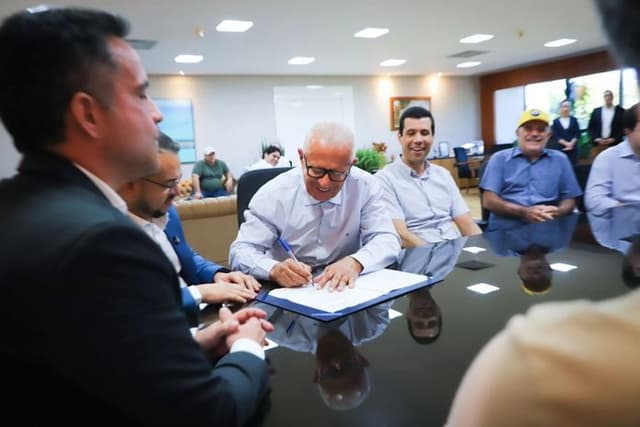 Investimento de R$ 2 milhões em Cacimbinhas para asfaltamento de mais de 3 km. Reprodução: Assessoria