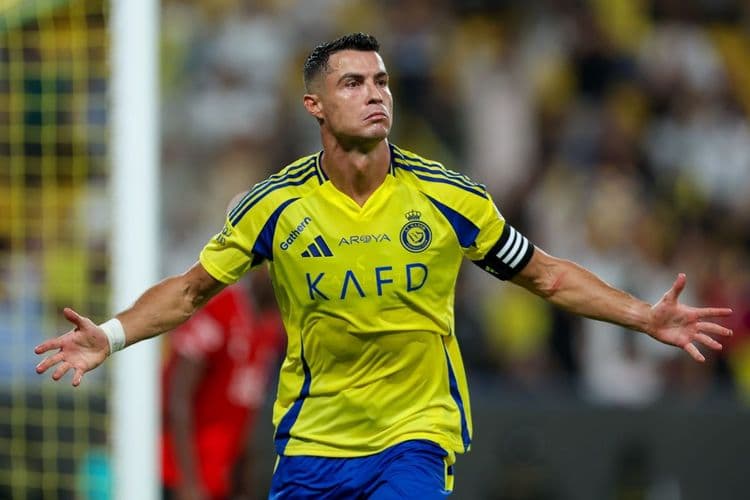 Cristiano Ronaldo comemora 40 anos com festa no Al-Nassr