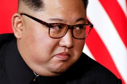 Kim Jong-un presencia acidente de destróier durante lançamento na Coreia do Norte. Reprodução: Globo