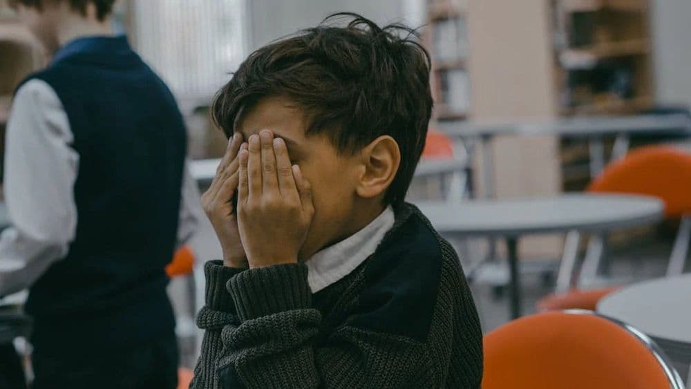Homem agride criança durante festa junina após suspeitar de bullying contra seu filho.; Reprodução: Globo