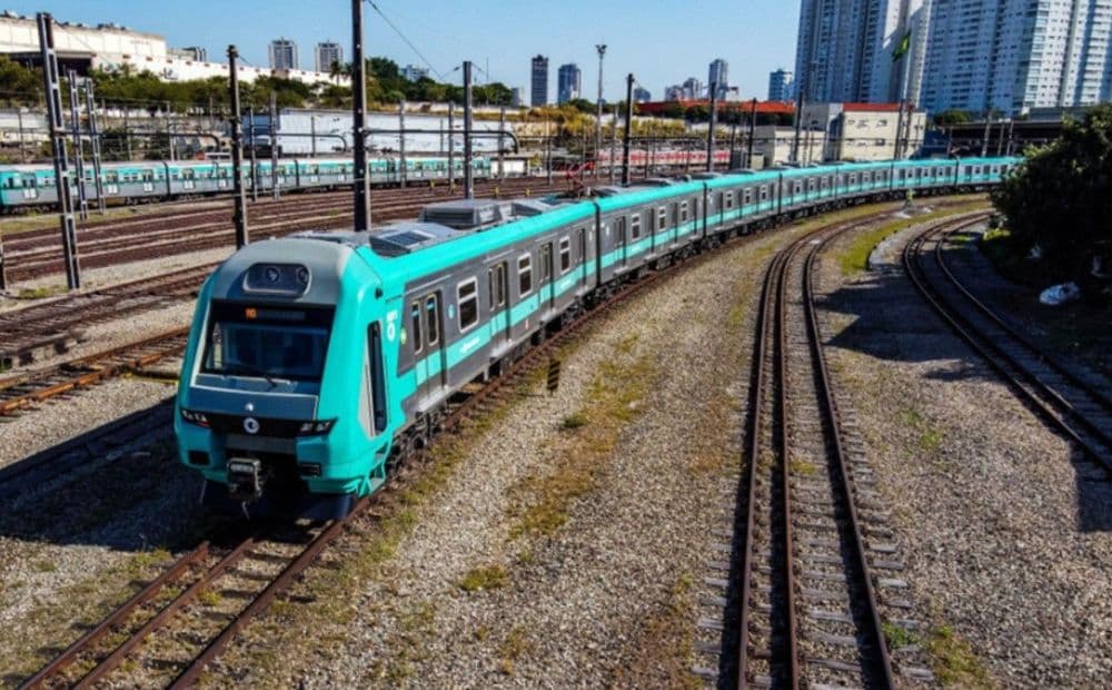 Estudante cadeirante enfrenta dificuldades para embarcar no trem da Linha 9-Esmeralda devido à falta de acessibilidade. Reprodução: Globo