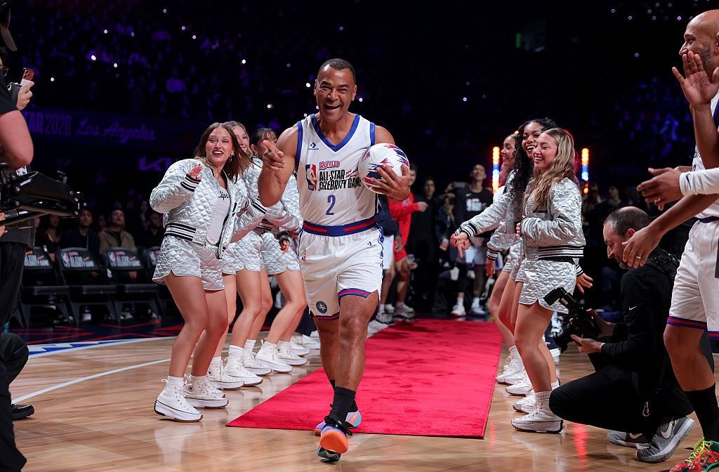 [Cafu, capitão do penta, em quadra no jogo das celebridades da NBA]. Reprodução: Ge