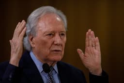 Lewandowski defende dignidade na deportação de brasileiros