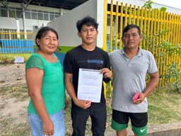 Família indígena Macuxi viaja para deixar Eliabe no Enem, o primeiro da família a fazer a prova. Reprodução: G1