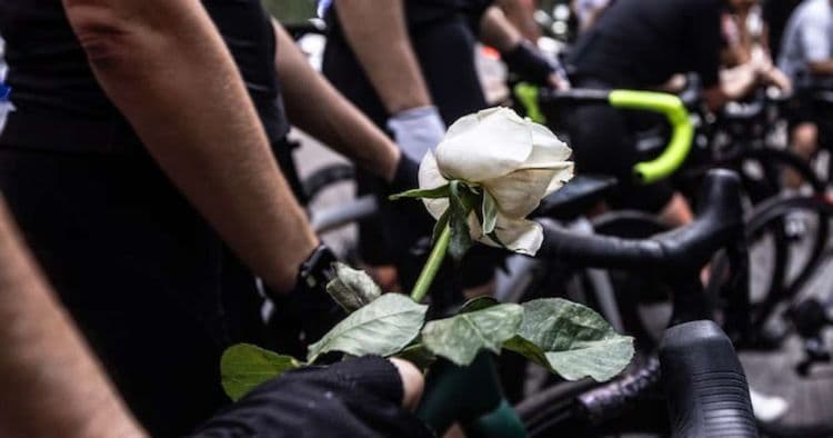 Ciclista assassinado em SP gera clamor por segurança