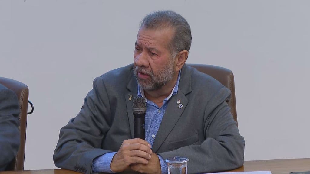 Afastamento do presidente do INSS em decorrência de investigação de fraude bilionária. Reprodução: CNN Brasil