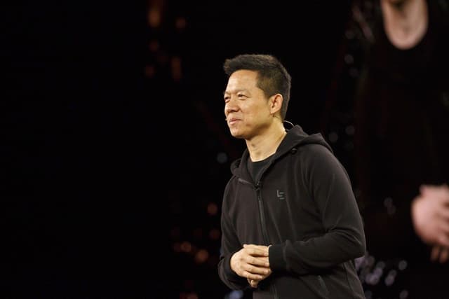 Co-fundador Jia Yueting assume co-CEO da Faraday Future após desafios na startup de veículos elétricos. Reprodução: TechCrunch