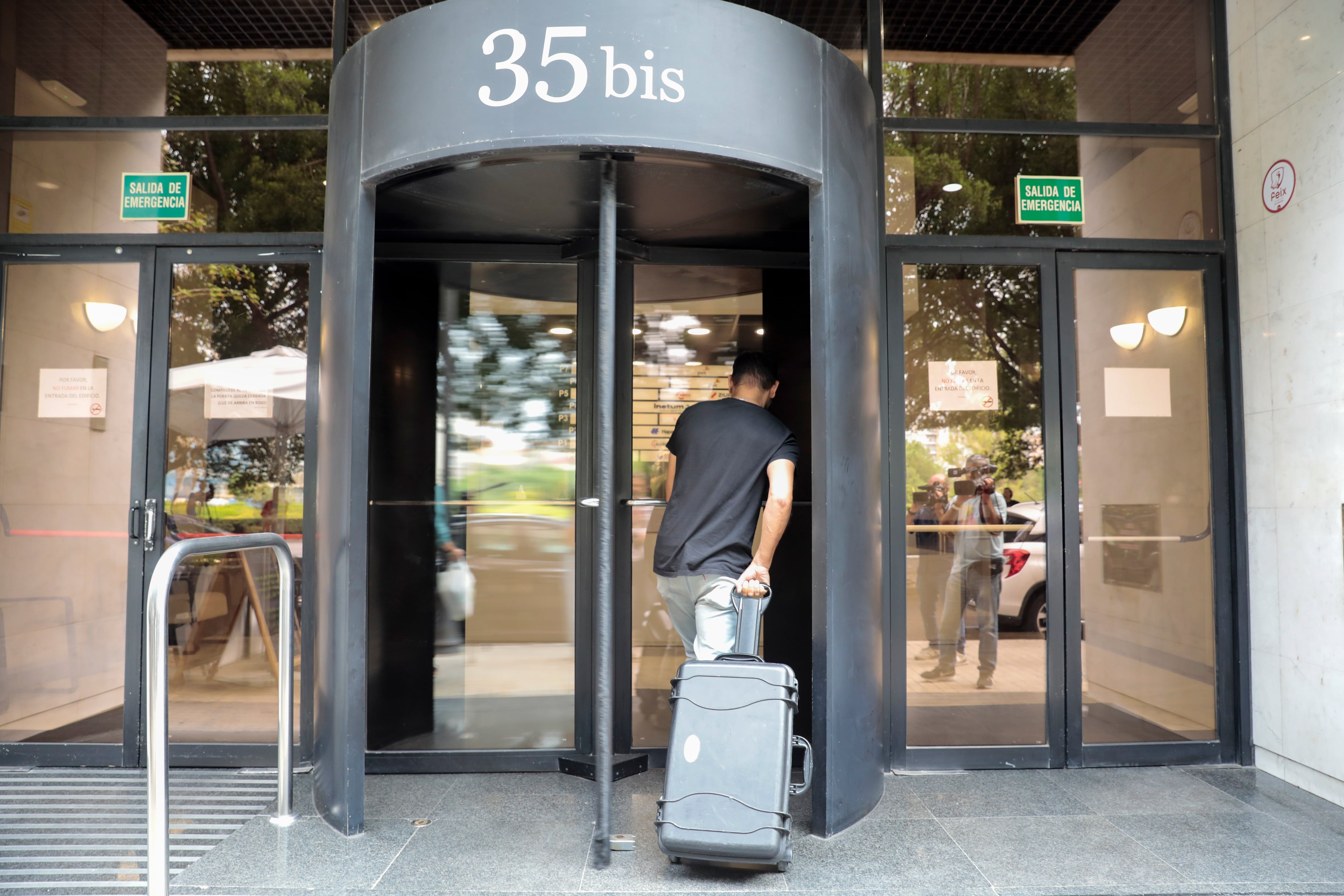 UCO certifica pagamentos de construtoras ao PSOE e ao PP no caso Azud e presentes luxuosos ao Consell. Reprodução: Elpais