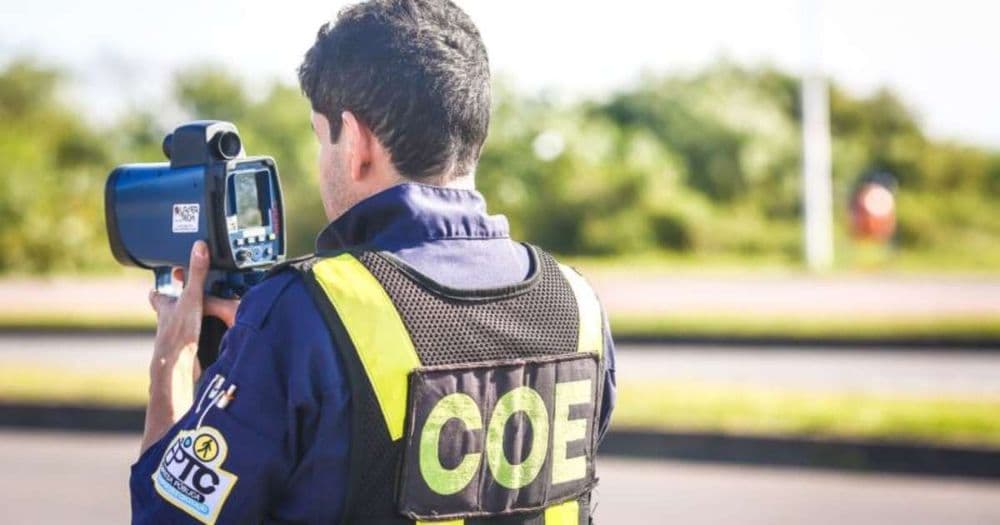 Motociclista é flagrado dirigindo a mais de 100 km/h