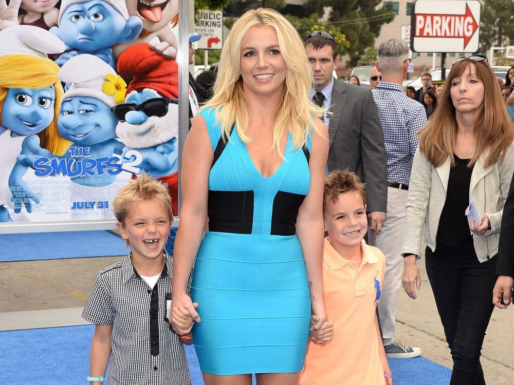 Britney Spears com seus filhos Sean e Jayden, momentos marcantes da maternidade em sua vida. Reprodução: Business Insider