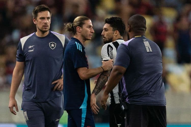 Filipe Luís revela motivo da briga após Fla x Botafogo