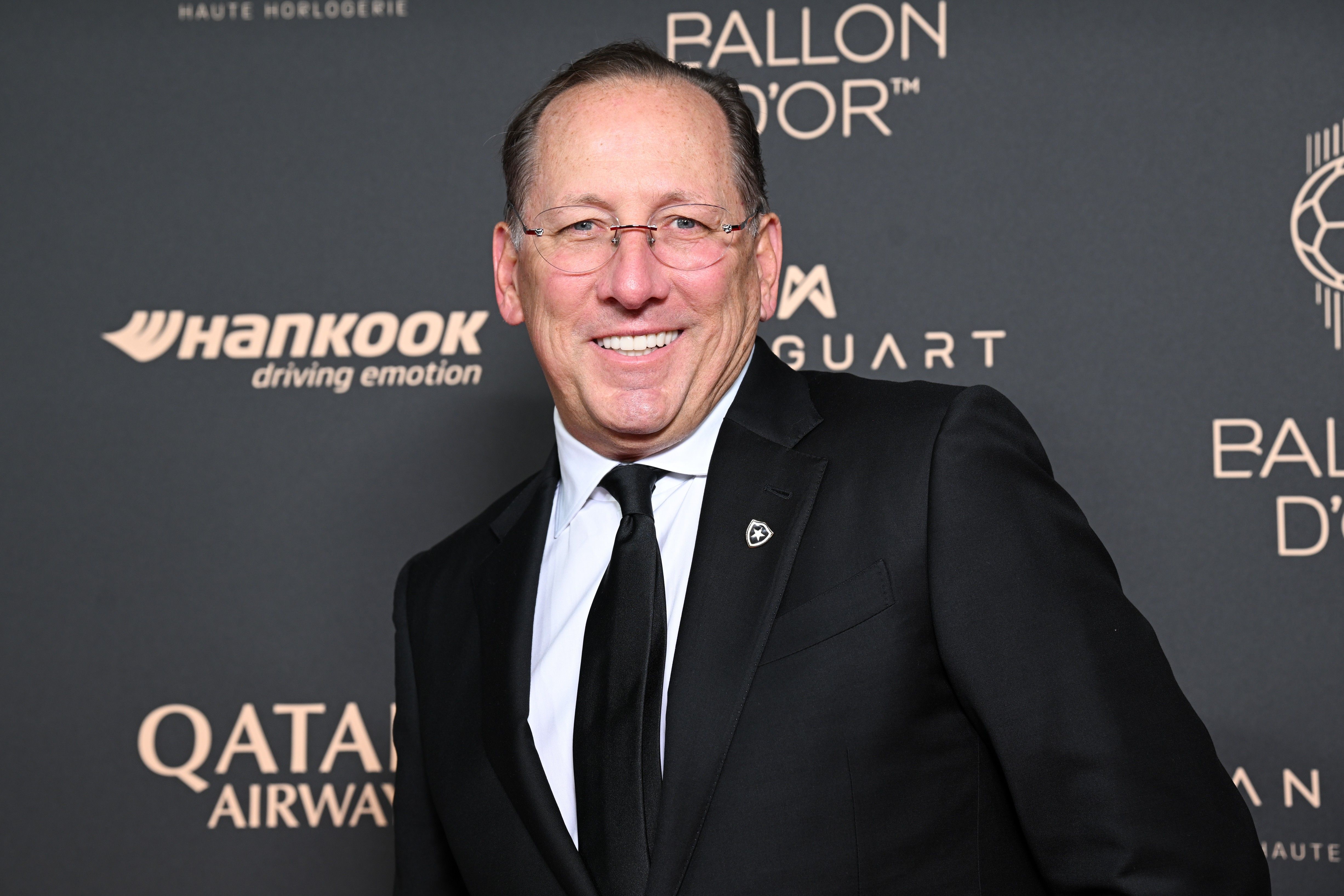 Associações recorrem à Justiça para derrubar liminar que mantém Textor no comando do Botafogo. Reprodução: Ge