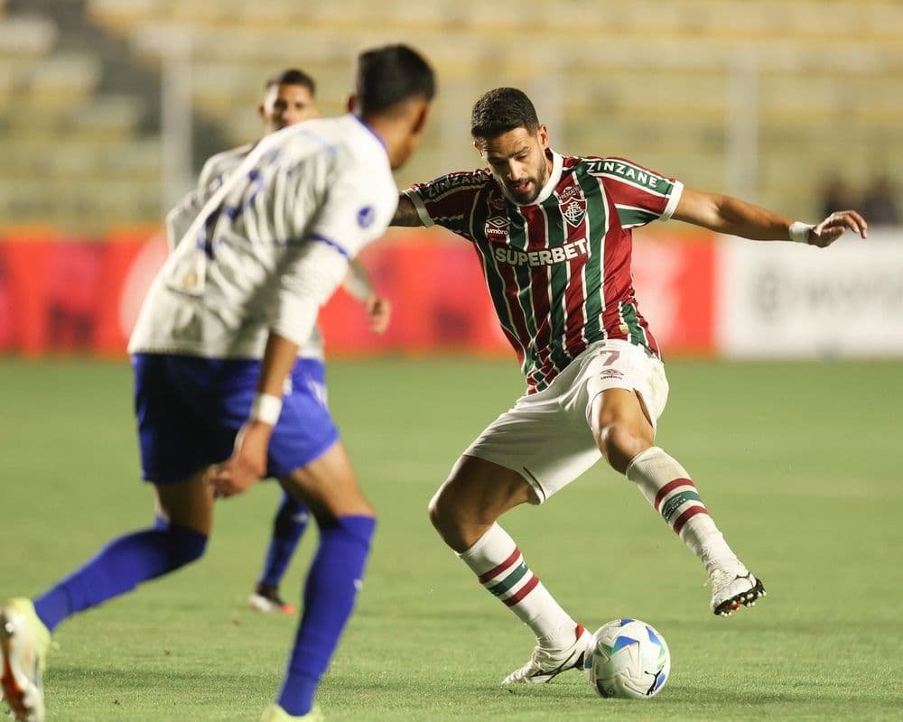 Jogador em campo durante a derrota do time para o San José. Reprodução: Globo