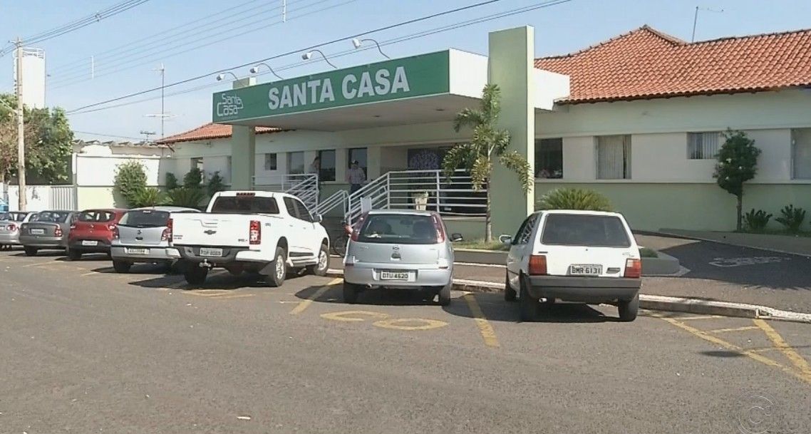 [Pais são presos suspeitos de tentar matar bebê de 2 meses internado na Santa Casa]. Reprodução: G1