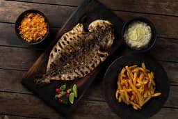 Prato de peixe na brasa do restaurante OCYÁ, segundo lugar no Prêmio Rio Show de Gastronomia 2025. Reprodução: Globo