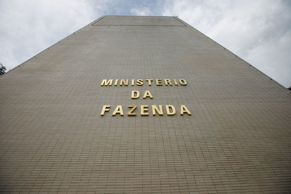 Ministério da Fazenda em Brasília destaca preocupações sobre descontrole fiscal e atração de investimentos. Reprodução: Globo