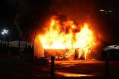 Incêndio gera tensão entre torcedores do City antes do jogo