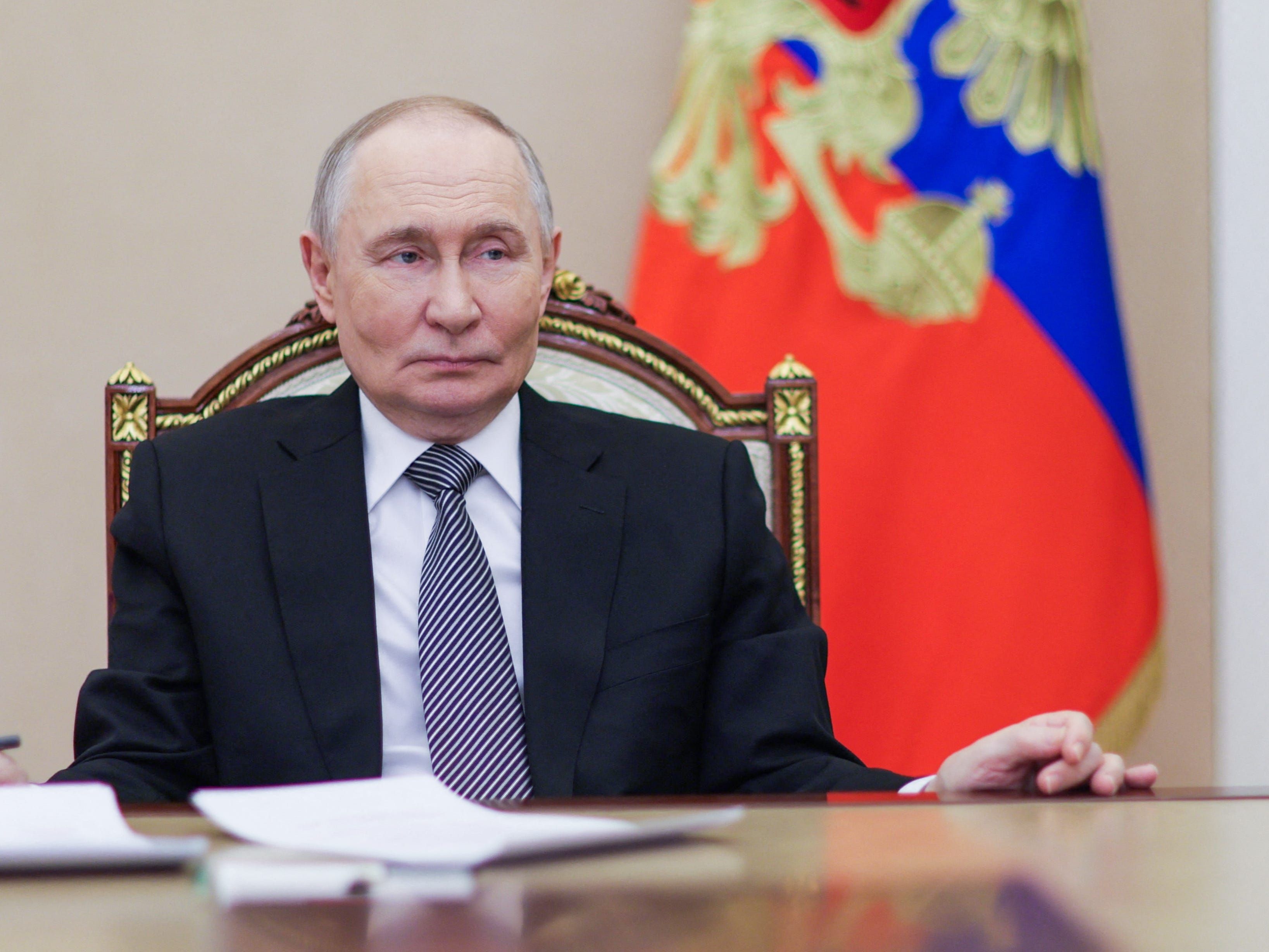 Putin responde perguntas de russos, com duas pautas em evidência.. Reprodução: Businessinsider