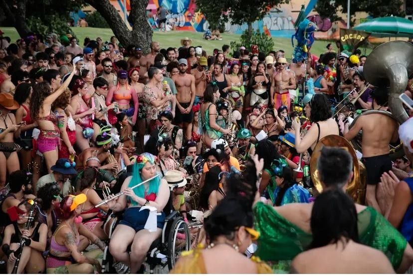 Brasil fica em sétimo lugar entre os países mais felizes, aponta pesquisa.. Reprodução: Oglobo