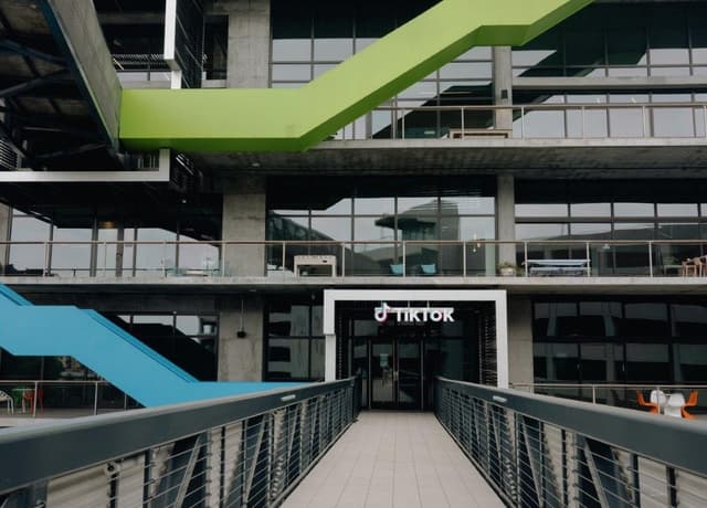 TikTok suspende busca pela hashtag #SkinnyTok após pressão de reguladores europeus sobre imagem corporal prejudicial. Reprodução: Globo