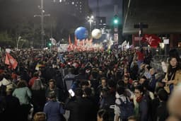 Manifestação da militância de esquerda na Avenida Paulista. Reprodução: Globo